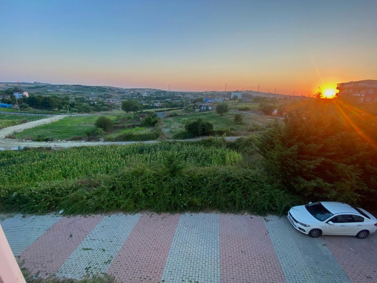 Apartamento Cozy House Near The Airport Arnavutkoy Exterior foto